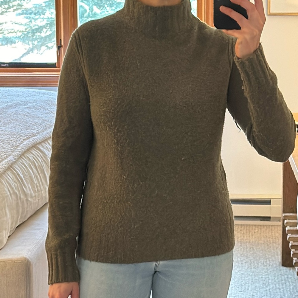 J. Crew  Mockneck sweater in supersoft yarn. Size small. Green.